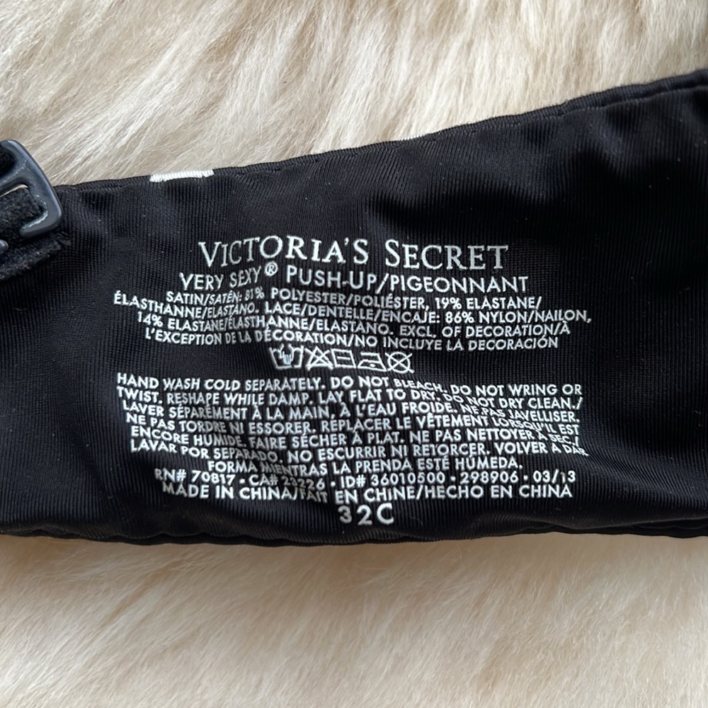 Victoria's Secret Very Sexy Black & White Polkadot & Lace Push Up Bra Size 32C. - Picture 5 of 5